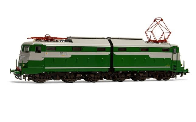 FS, electric locomotive E 646 013 first series, verde magnolia / grigio nebbia livery, high FS logotype on the cabins, pantographs type 42U, period III-IV