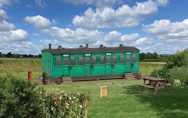 Grounded 6 Wheel Coach Summer House