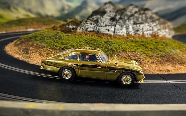 Aston Martin DB5 - James Bond 'Goldfinger' - Gold Edition