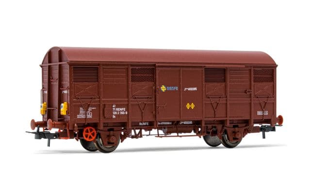 RENFE, vagón cerrado de 2 ejes J2, decoración marron, con persianas abiertas y luz roja trasera intermitente, ép. IV