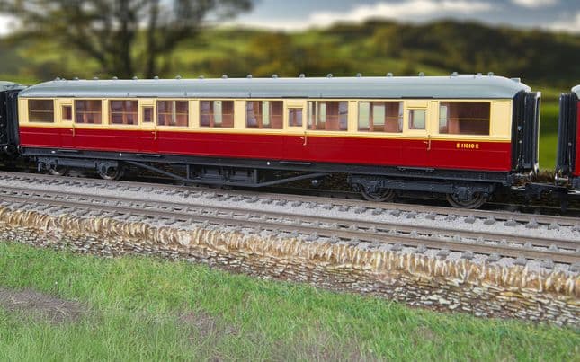 BR - Gresley Corridor - E11010E - Third Class Coach