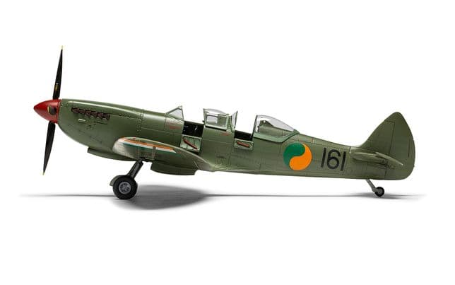 Airfix A05143 Supermarine Spitfire Tr.9 Model Building Kit - Kit di aereo in plastica per adulti e bambini dagli 8 anni in su, il set include Sprues e decalcomanie in scala 1