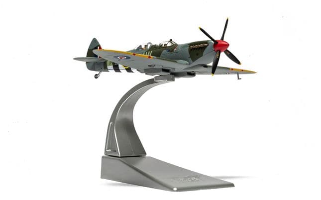 Supermarine Spitfire T9 - PV202 - Aerial Collective - Duxford Airfield