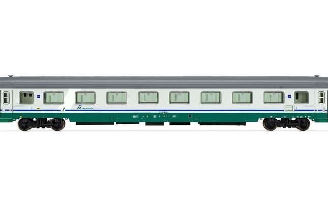 FS, set of 4 Gran Confort Coach 85 88 series in XMPR livery with restaurant coach 87 series with ribbed roof with second logo type, period Vb