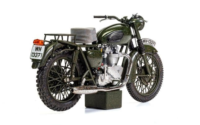 The Great Escape Triumph TR6 Trophy Motorcycle (Weathered) - 1:12 Scale