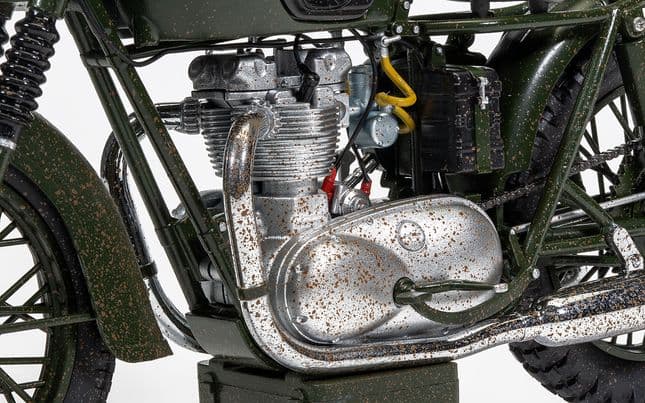 The Great Escape Triumph TR6 Trophy Motorcycle (Weathered) - 1:12 Scale