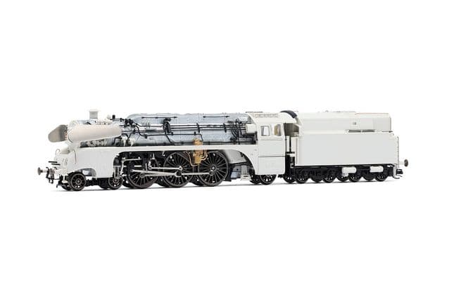 DR, Dampflokomotive 02 0314-1 mit Ölfeuerung, grün mit Zierlinie auf dem Führerhaus