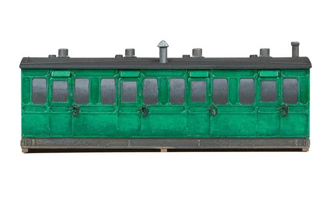 Grounded 6 Wheel Coach Summer House