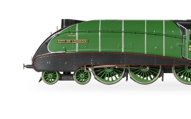 LNER - Streamlined B17 - 2870 'City of London'
