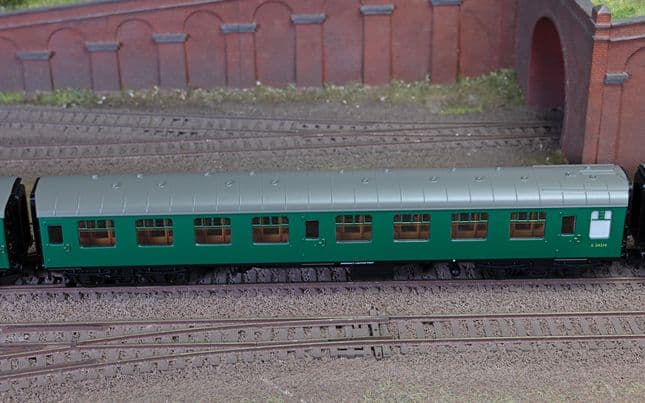 BR - MK1 Corridor - S24314 - Second Class Coach