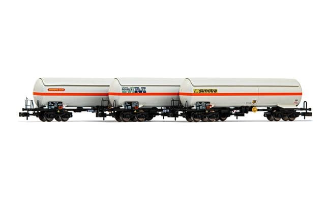SNCF, 3-unit 4-axle gas tank wagons, contains 1 x "ERMEWA SATI", 1x "Millet" and 1 x "simotra", period IV-V