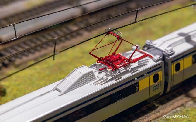 FFS, set base di 4 unità, treno ad alta velocità ad assetto variabile ETR 470, livrea argento con strisce blu, ep. V