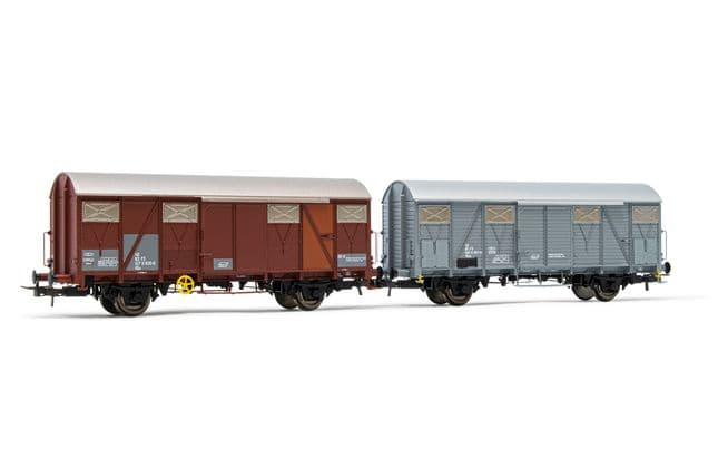 FS, 2-unit set of service wagons, brown and light grey livery, including 1 x VGs wagon with flat walls and 1 x VGhs wagon with low aerators, period V. Suitable AC wheelsets for this item: HC6101 (11,27 x 24,25 mm)