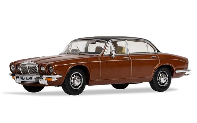 Daimler Sovereign (Series 2) Double Six Vanden Plas, Caramel (metallic)