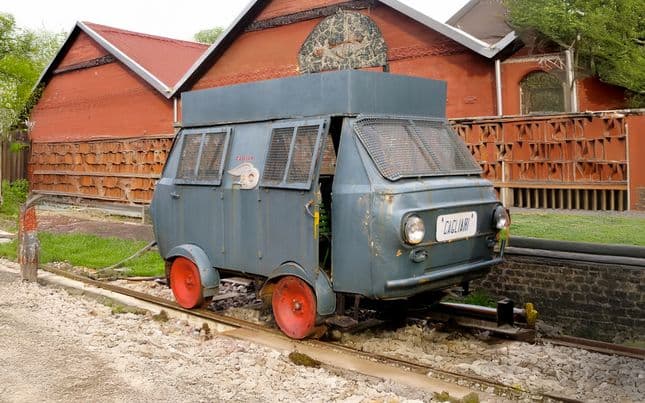 Draisina Fiat 500 con fanali bassi, grigia, con griglie sui finestrini e mitragliatrice sul tetto, con decoder multiprotocollo