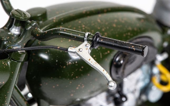 The Great Escape Triumph TR6 Trophy Motorcycle (Weathered) - 1:12 Scale