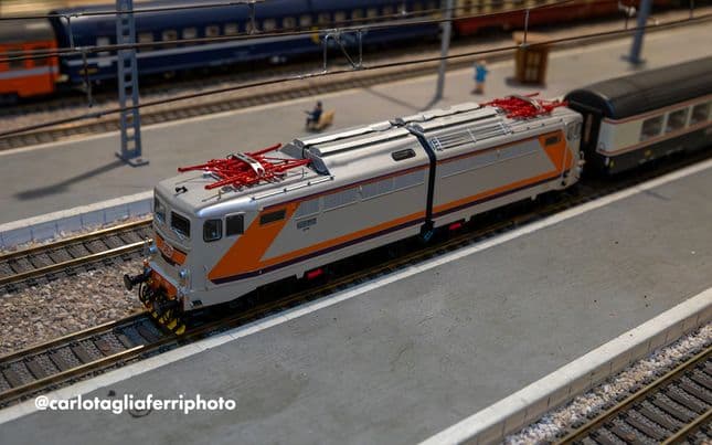 FS, 6-axle electric locomotive E.646 "Navetta", MDVC livery, silver roof, Triplex windows, side dampers, ep. V, with BLE sound decoder