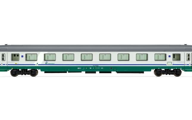 FS, set of 4 Gran Confort Coach 85 88 series in XMPR livery with restaurant coach 87 series with ribbed roof with second logo type, period Vb