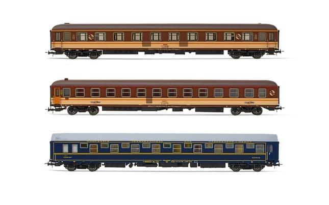 RENFE, set de 3 coches «Media Luna», compuesto de 1 coche camas T2 en decoración azul, 1 coche de primera clase 12100 en decoración «Estrella» y 1 coche camas 7100 en decoración «Estrella», ép. IV