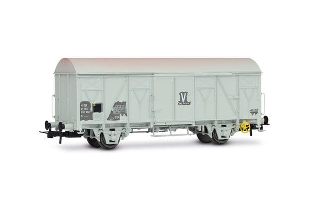 SNCF, 2-axle covered wagon Us type (ex G4) "V" in grey livery (station of Bretigny), ep. IV