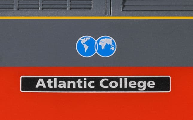 RailRoad: RES - Class 47 - 'Atlantic Collage' 47749