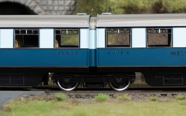 LNER - 'West Riding Limited' - Open Third &amp; Brake Third - Coach pack