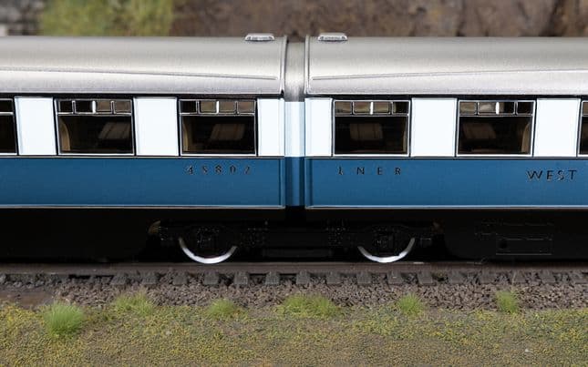 LNER - 'West Riding Limited' - Brake Third &amp; Kitchen Third - Coach pack