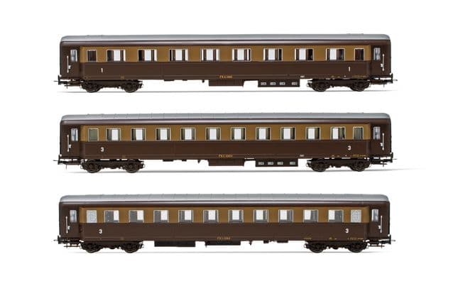 FS, 3-unit set of coaches, including 1 1st class Type 1946 Az13010 coach and 2 3rd class Type 1946 Cz33010 coaches, castano/isabella livery, period III. Suitable AC wheelsets for this item: HC6102 (10,50 x 24,50 mm)