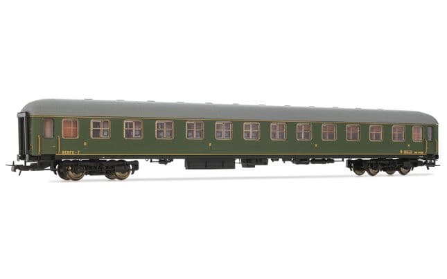 RENFE, coche de segunda clase, BB 8562, decoración verde, ép. III