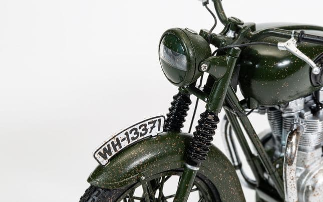 The Great Escape Triumph TR6 Trophy Motorcycle (Weathered) - 1:12 Scale