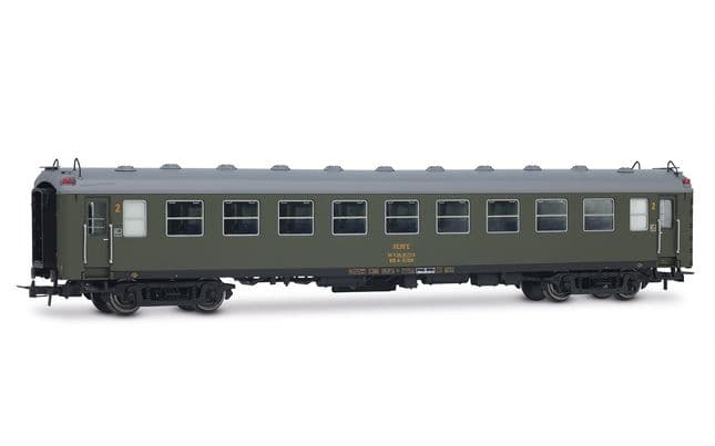 RENFE, 2-unit set of 5000 coaches, consisting of 2 x BB4 2nd class, with old bellows, in olive green livery, ep. IV