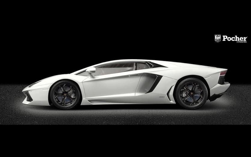 Lamborghini Aventador Shiny White