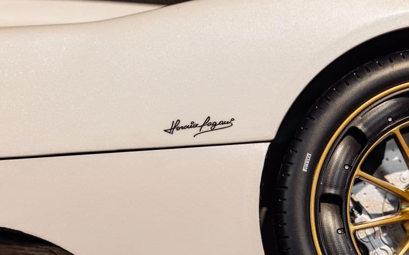 Pagani Utopia Coupé - Bianco Perla - 1:8 Scale Kit