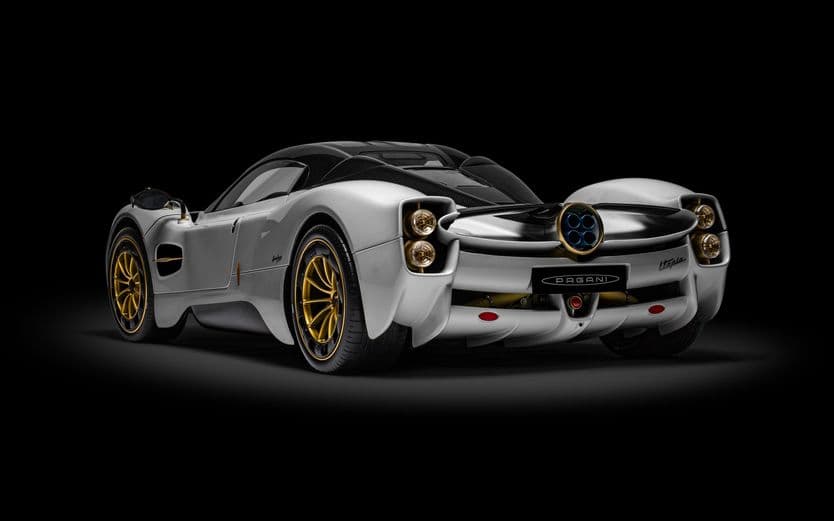 Pagani Utopia Coupé - Bianco Perla - 1:8 Scale Kit