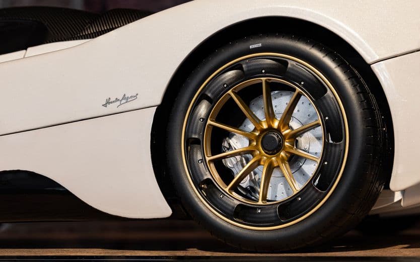 Pagani Utopia Coupé - Bianco Perla - 1:8 Scale Kit