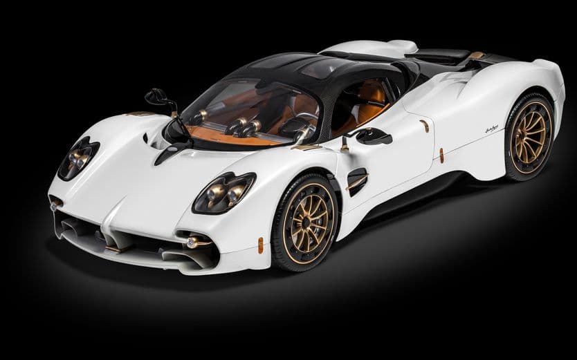 Pagani Utopia Coupé - Bianco Perla - 1:8 Scale Kit