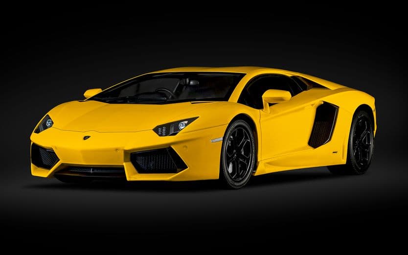 Lamborghini Aventador LP 700-4 Giallo Orion - 1:8 Scale Kit