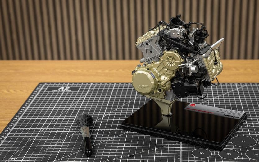 Ducati Superquadro - V2 Engine - 1:4 Scale Kit