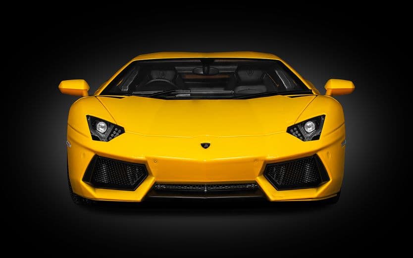 Lamborghini Aventador LP 700-4 Giallo Orion - 1:8 Scale Kit