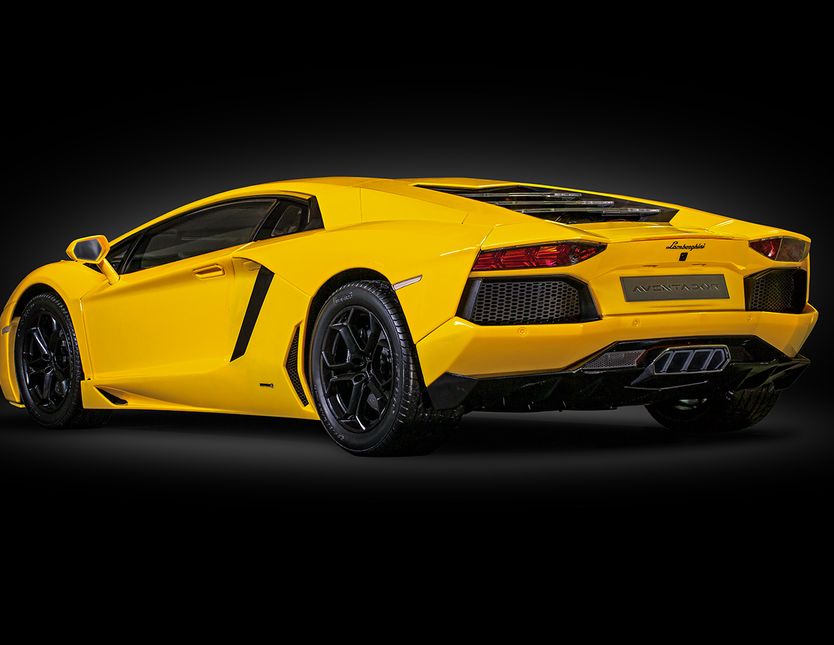 Lamborghini Aventador LP 700-4 Giallo Orion - 1:8 Scale Kit