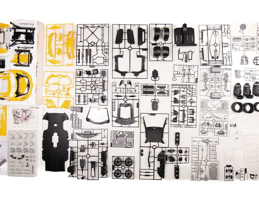 Lamborghini Aventador LP 700-4 Giallo Orion - 1:8 Scale Kit