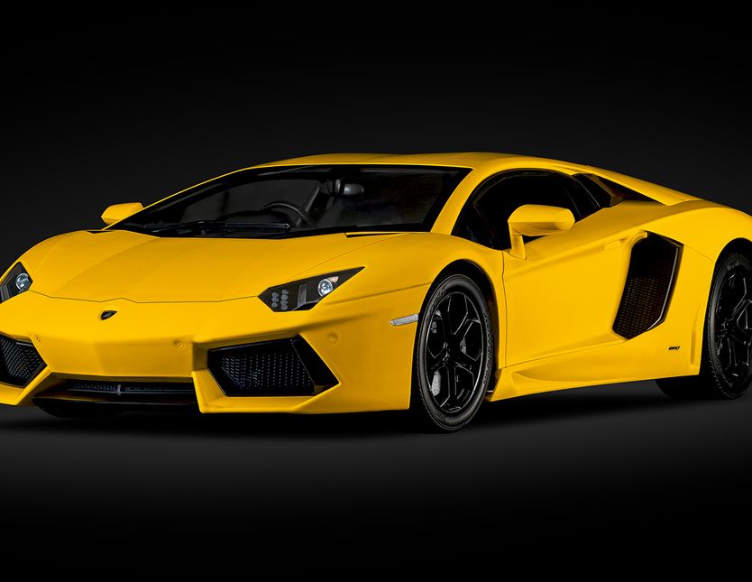 Lamborghini Aventador LP 700-4 Giallo Orion - 1:8 Scale Kit