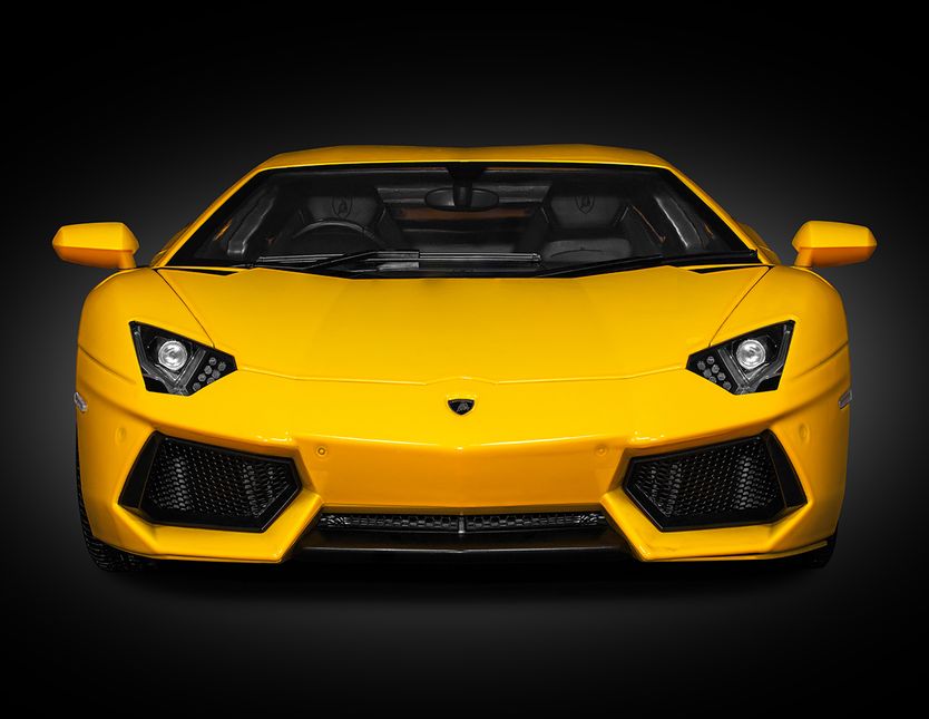 Lamborghini Aventador LP 700-4 Giallo Orion - 1:8 Scale Kit